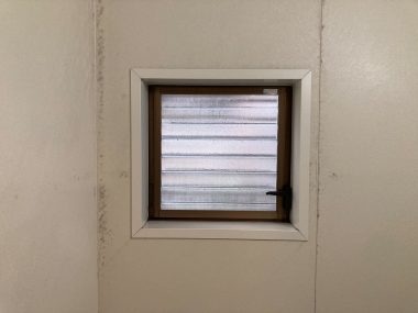 浴室窓　交換 Before イメージ