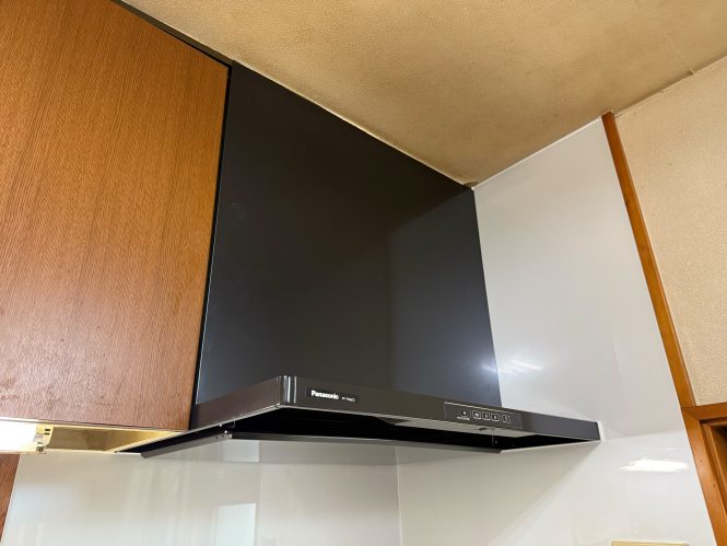 レンジフード交換・マグネットキッチンパネル貼り After イメージ