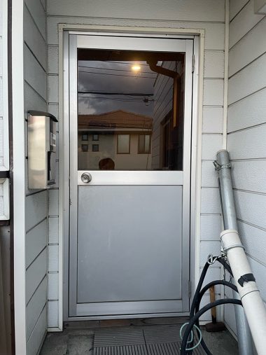 勝手口ドア Before イメージ